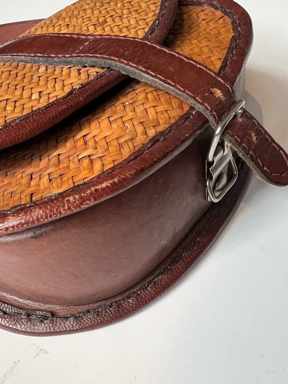 Vintage Tan Woven Crossbody with Brown Leather Trim - Picture 4 of 14